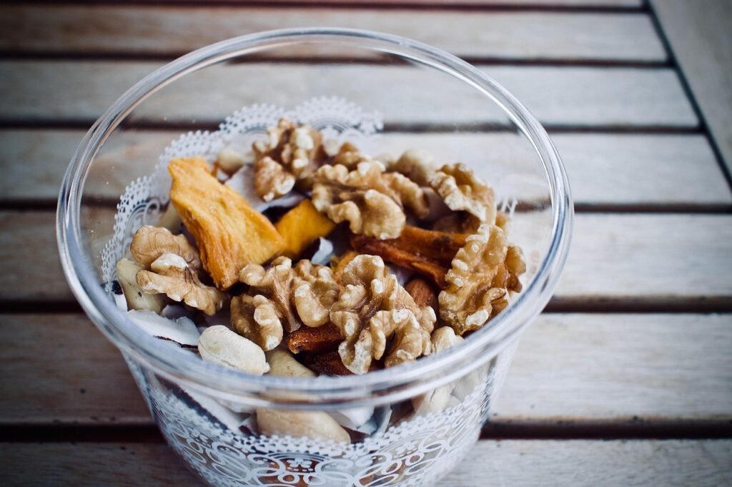 healthy bowl of nuts for people on ketosis