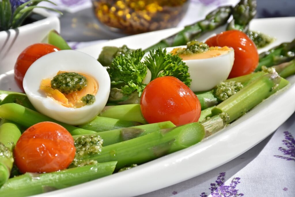 Green vegetables and egg salad is the best meal for PCOS weight loss